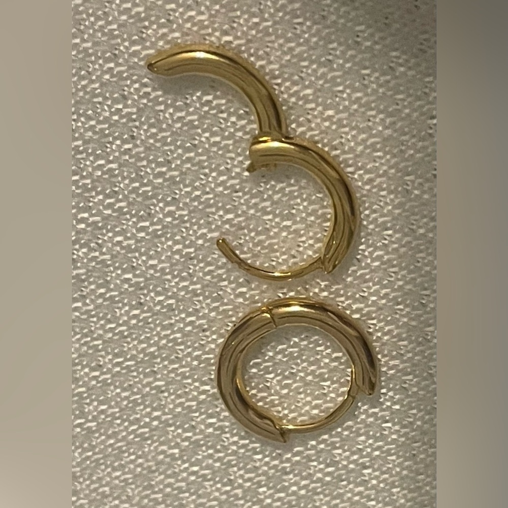 Madewell Demi-Fine Huggie Hoop Earrings New - Picture 7 of 11